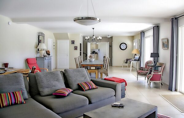 6 Bedrooms, Bungalow